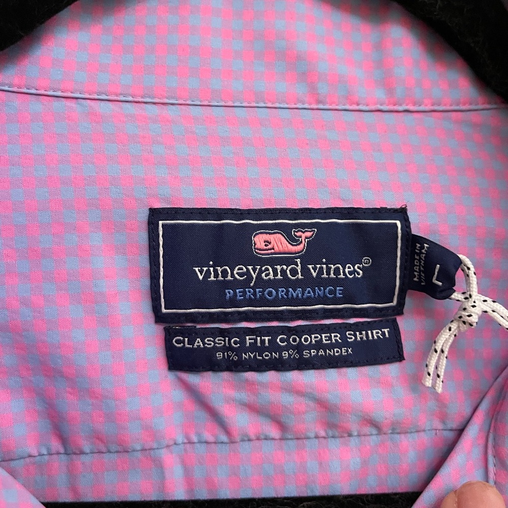 NWT Vineyard Vines Performance Button Down
Classic Fit Cooper Shirt Sz: L